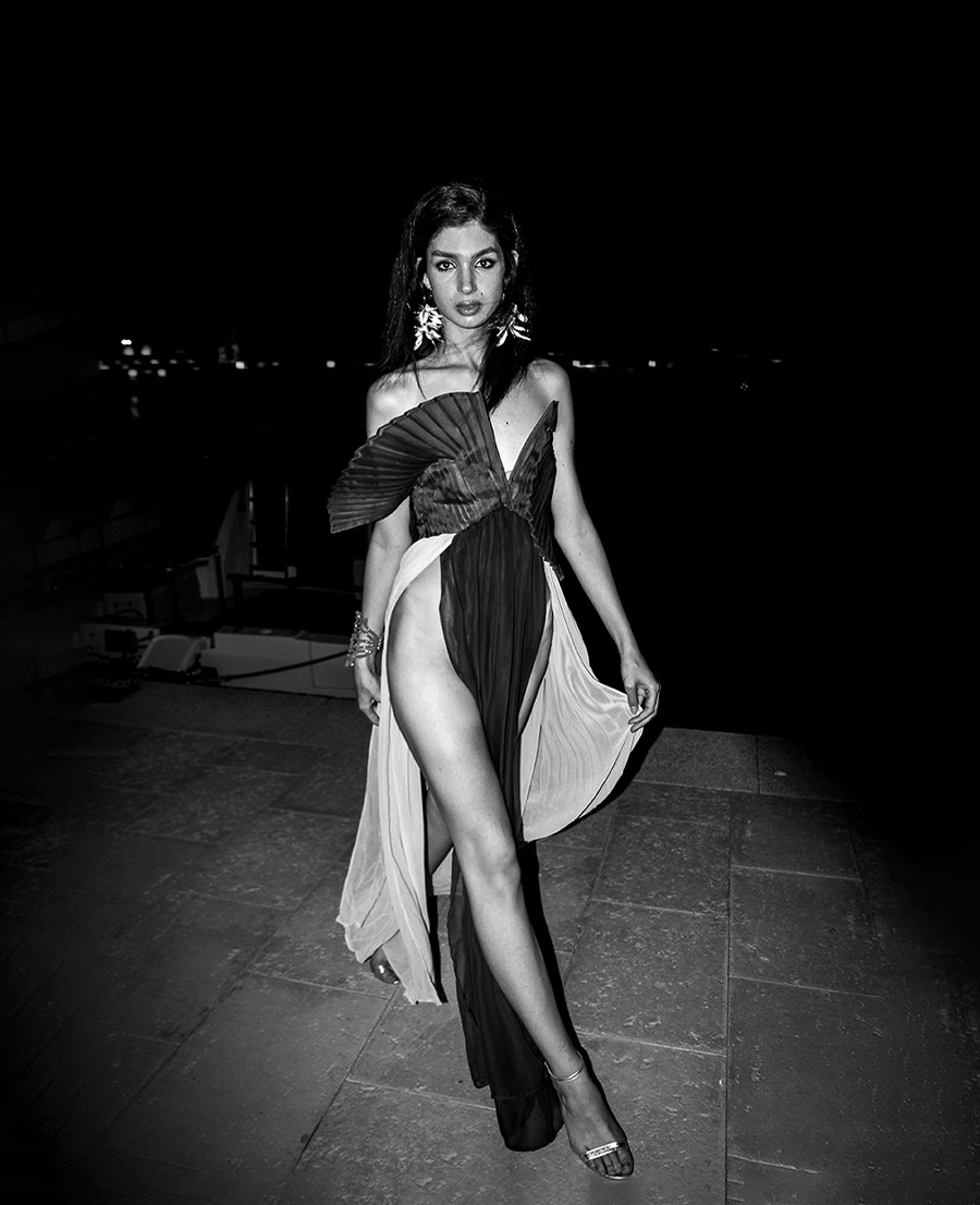 La modelo Victoria de The Tribe Models con vestido de Brigitte Espinosa