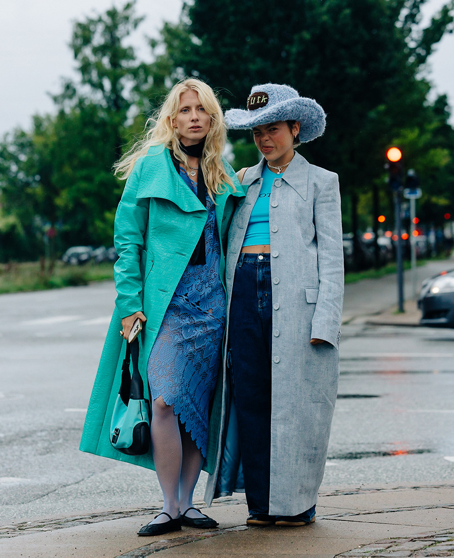 Laura Tønder y Emma Frindsell posando en la Copenhague Fashion Week
